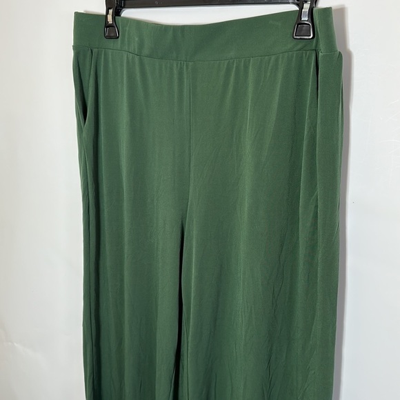 Torrid 1 CROP PULL-ON WIDE LEG STUDIO KNIT MID-RISE PANT - Picture 4 of 8